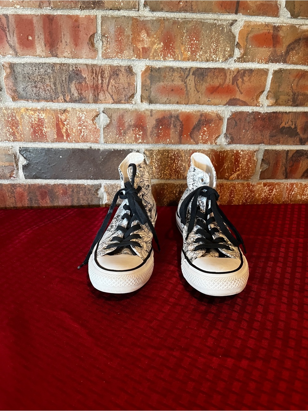 Converse Chuck Taylor All Star Women’s sneakers  black white floral  Size: 6